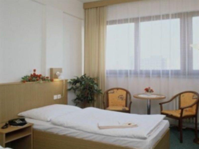 Hotel Legner Praha Libus Esterno foto