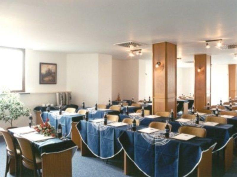 Hotel Legner Praha Libus Esterno foto